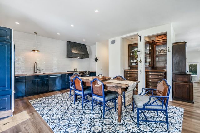 1304 Navasota ST, Austin, TX 78702