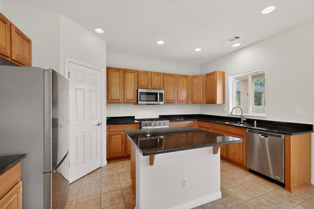 412 Vista Roja Place NE, Rio Rancho, NM 87124