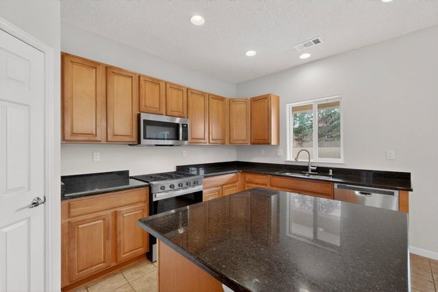 412 Vista Roja Place NE, Rio Rancho, NM 87124