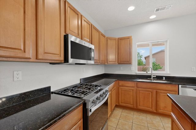 412 Vista Roja Place NE, Rio Rancho, NM 87124