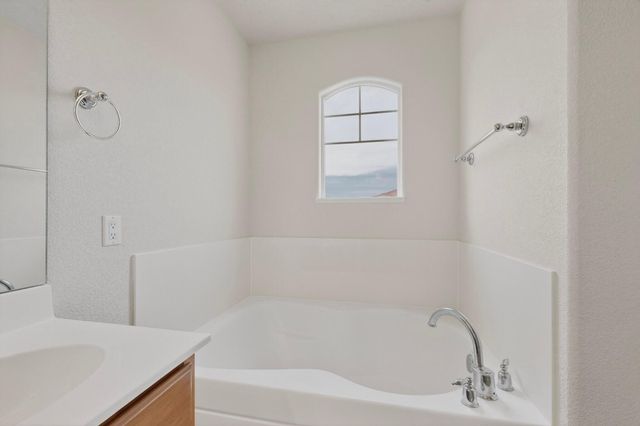 412 Vista Roja Place NE, Rio Rancho, NM 87124