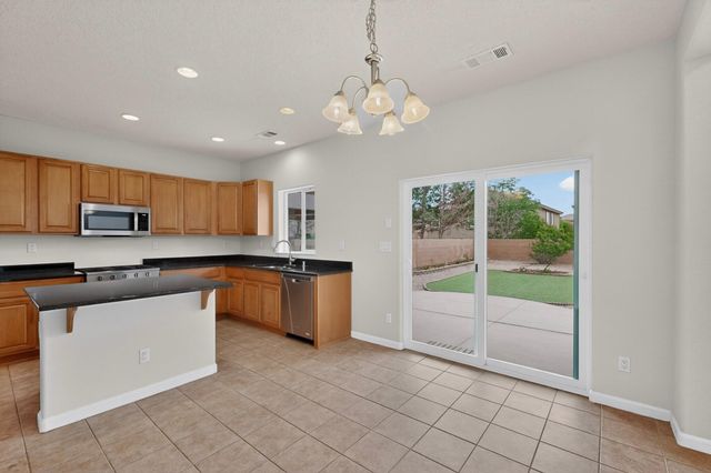 412 Vista Roja Place NE, Rio Rancho, NM 87124