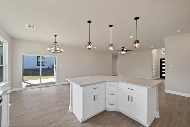 617 Lanai Circle, Runaway Bay, TX 76426