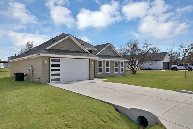 617 Lanai Circle, Runaway Bay, TX 76426