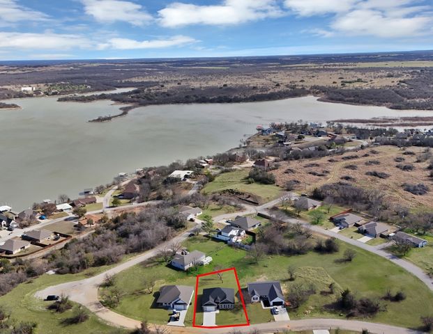 617 Lanai Circle, Runaway Bay, TX 76426