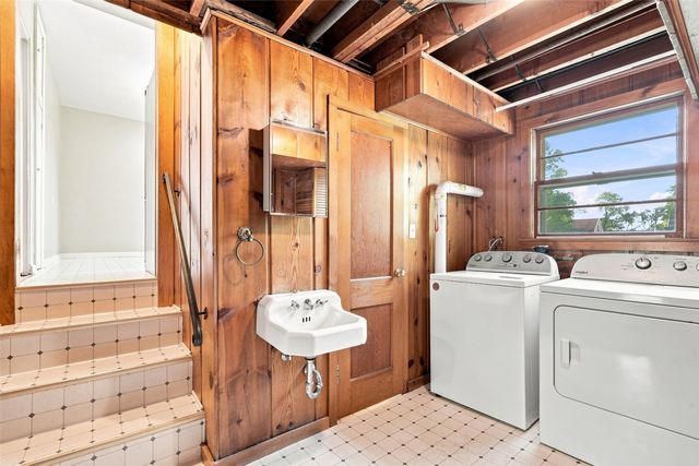 1527 29th Street NE, Cedar Rapids, IA 52402