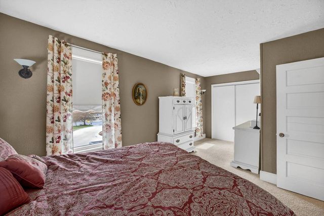 1587 34th Avenue, Moline, IL 61265