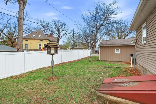 1587 34th Avenue, Moline, IL 61265