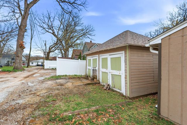 1587 34th Avenue, Moline, IL 61265