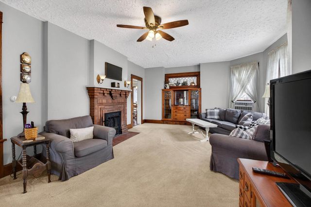 1587 34th Avenue, Moline, IL 61265