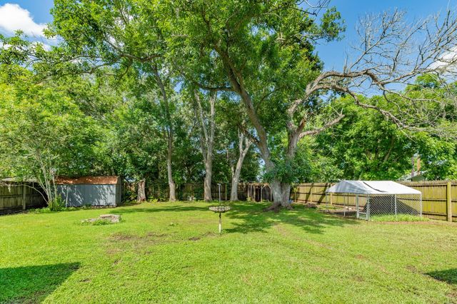 303 Yaupon Street, Sweeny, TX 77480
