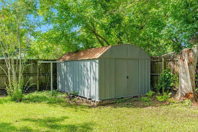 303 Yaupon Street, Sweeny, TX 77480