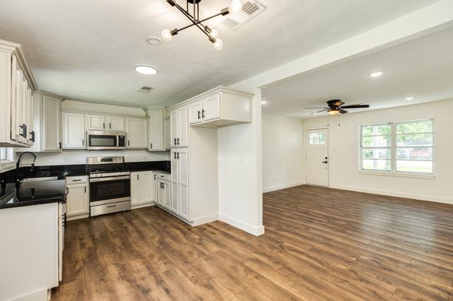 303 Yaupon Street, Sweeny, TX 77480