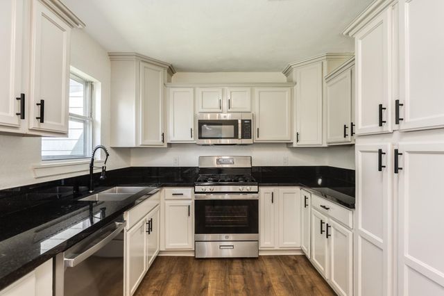 303 Yaupon Street, Sweeny, TX 77480