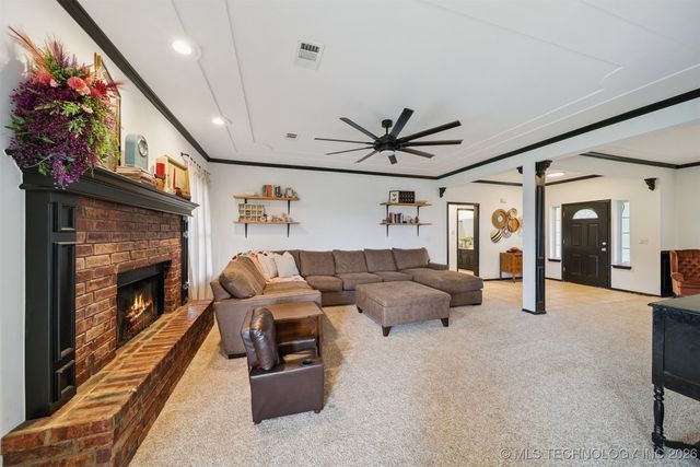 1018 W Evergreen Street, Skiatook, OK 74070