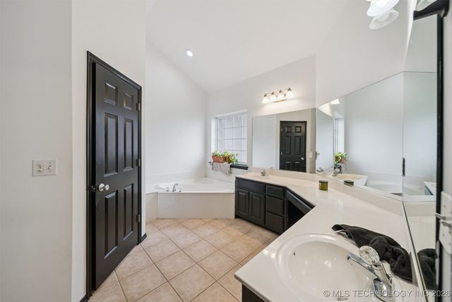 1018 W Evergreen Street, Skiatook, OK 74070