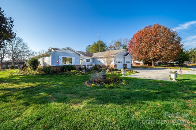 1 Wintry Drive, Hendersonville, NC 28792