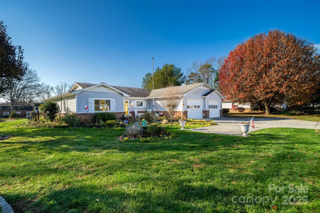 1 Wintry Drive, Hendersonville, NC 28792