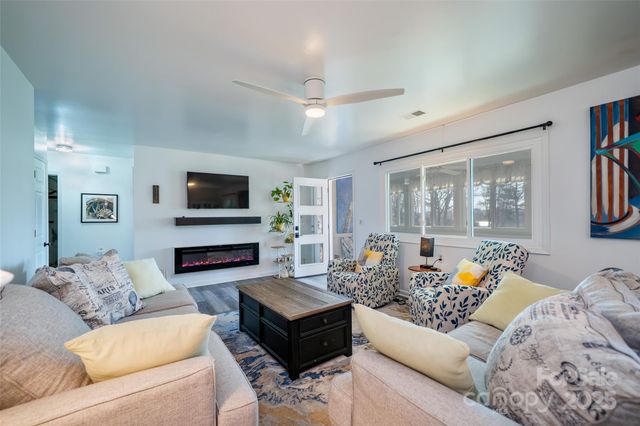 1 Wintry Drive, Hendersonville, NC 28792