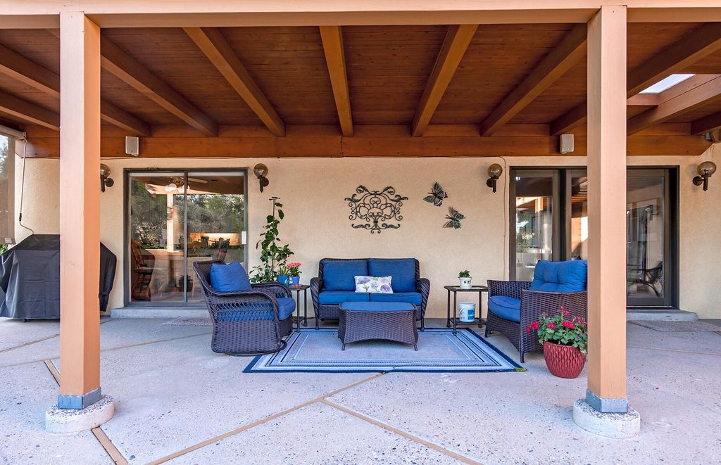 Image 11 of property listing at 5601 Planeta Court NE, Albuquerque, NM 87111