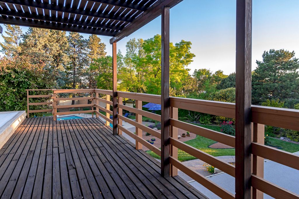 Image 14 of property listing at 5601 Planeta Court NE, Albuquerque, NM 87111