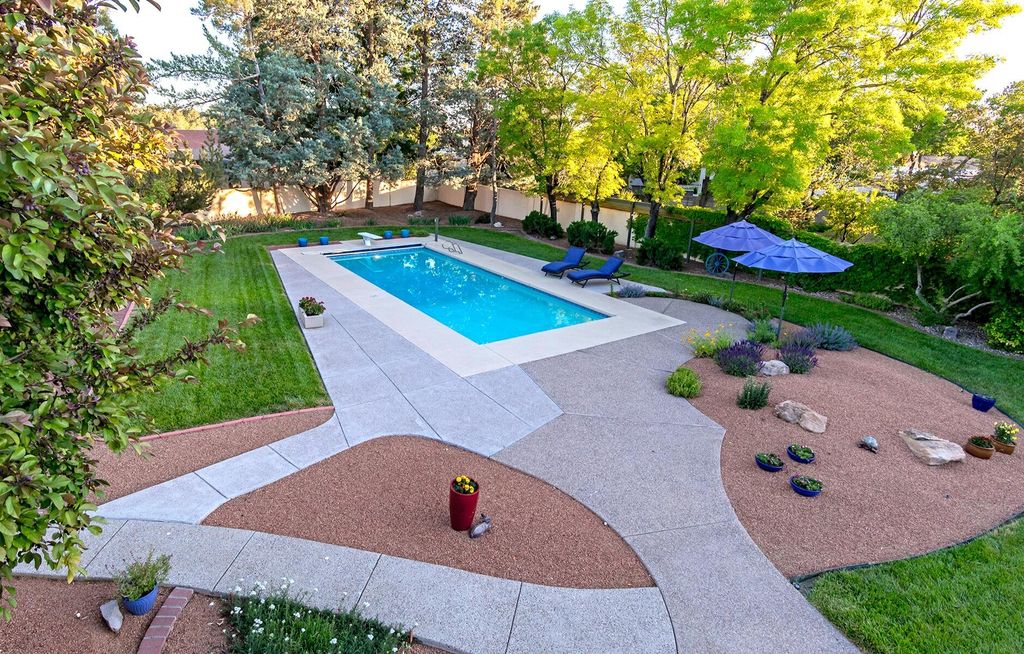 Image 15 of property listing at 5601 Planeta Court NE, Albuquerque, NM 87111