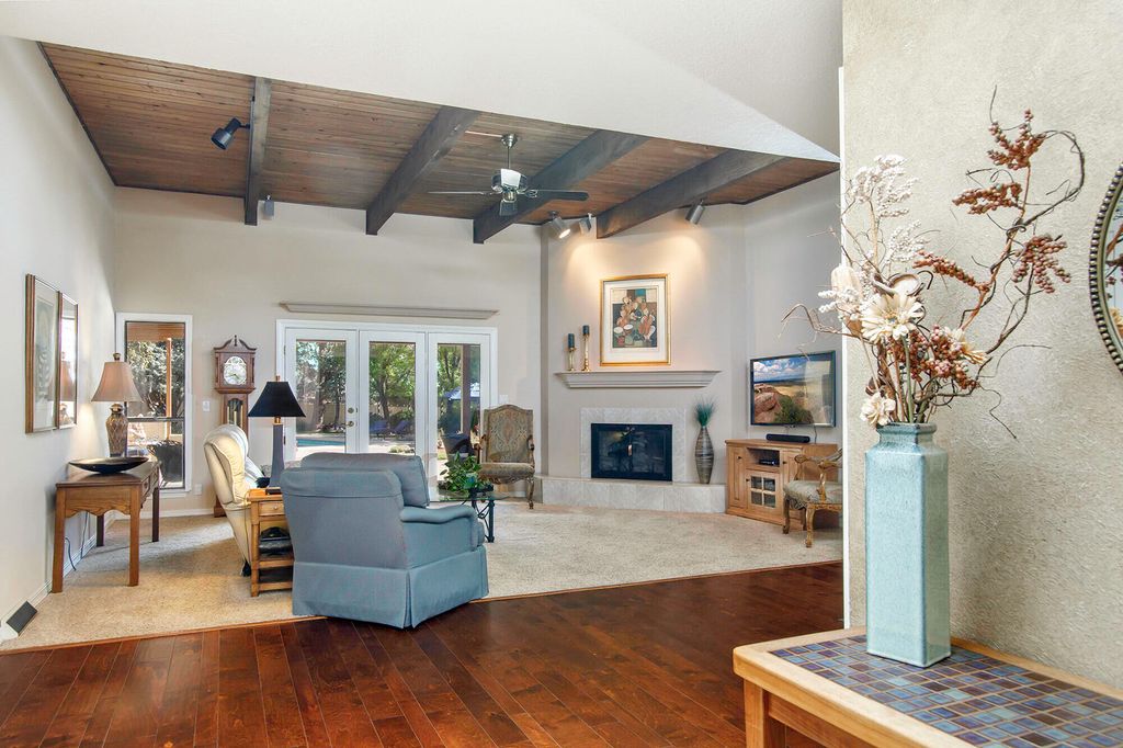 Image 17 of property listing at 5601 Planeta Court NE, Albuquerque, NM 87111