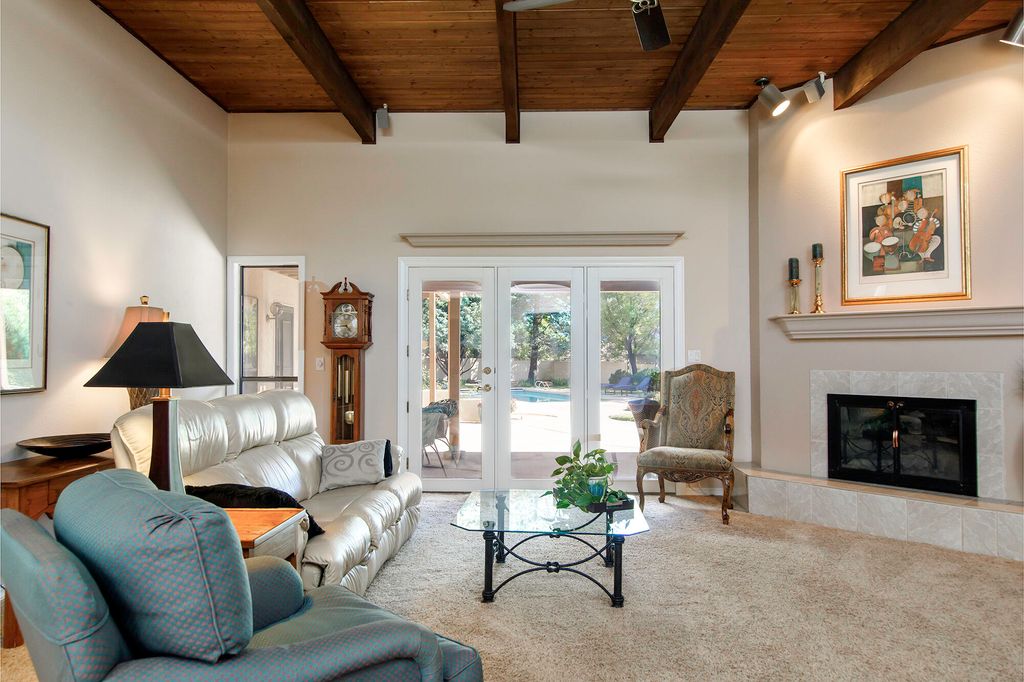 Image 18 of property listing at 5601 Planeta Court NE, Albuquerque, NM 87111