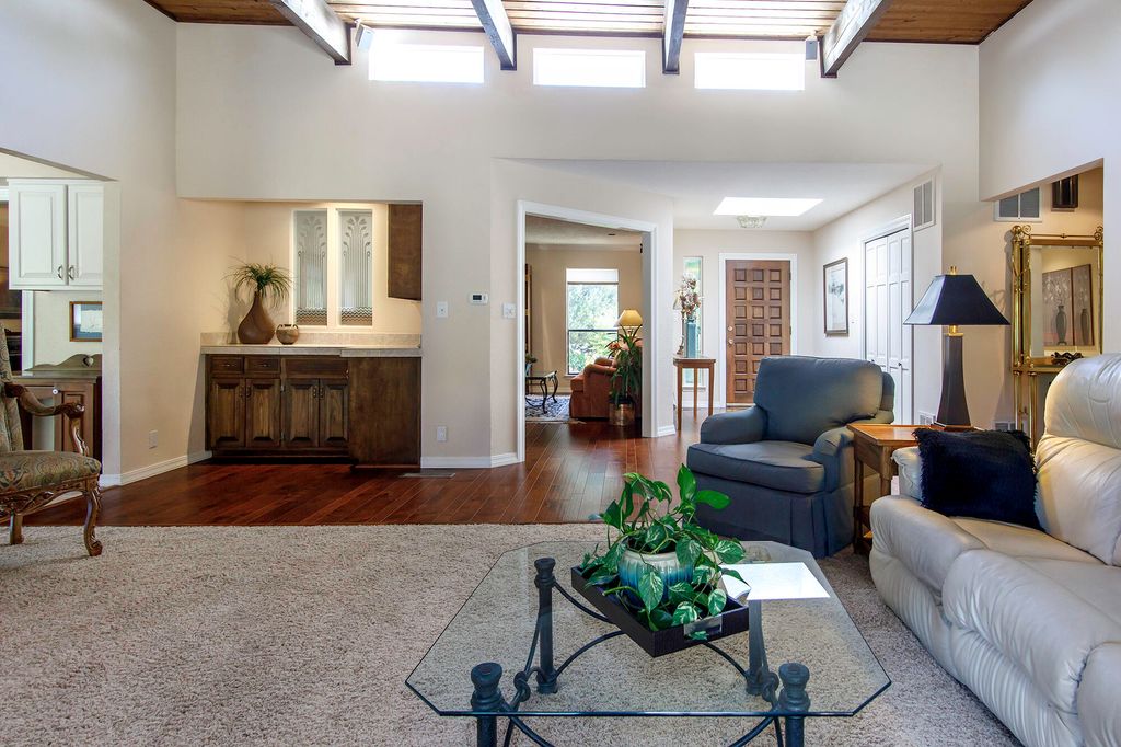 Image 21 of property listing at 5601 Planeta Court NE, Albuquerque, NM 87111