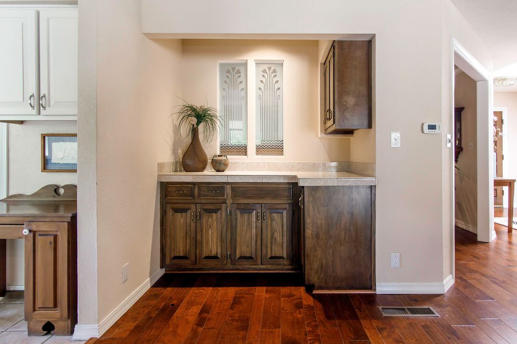 Image 22 of property listing at 5601 Planeta Court NE, Albuquerque, NM 87111