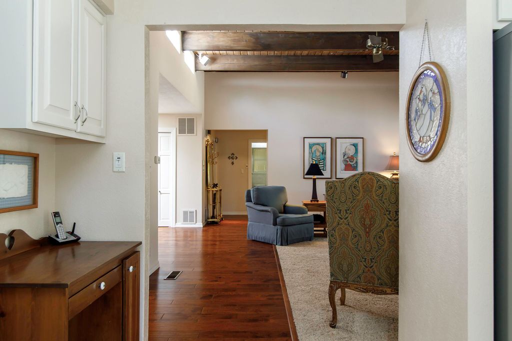 Image 23 of property listing at 5601 Planeta Court NE, Albuquerque, NM 87111
