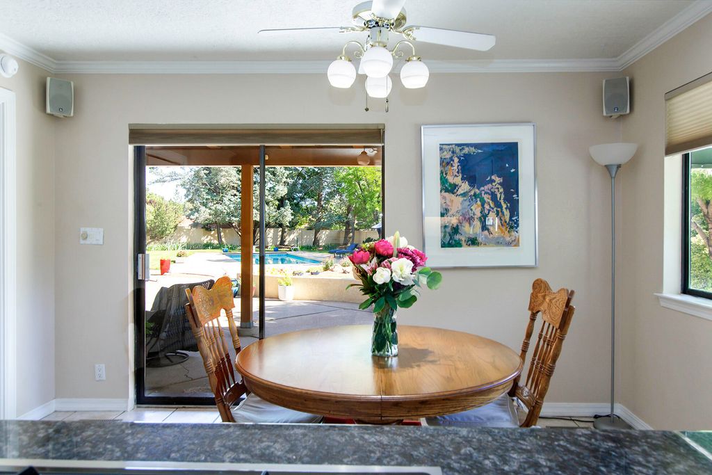 Image 25 of property listing at 5601 Planeta Court NE, Albuquerque, NM 87111