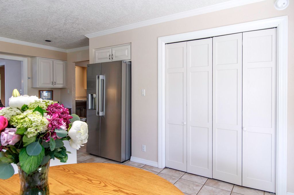 Image 26 of property listing at 5601 Planeta Court NE, Albuquerque, NM 87111