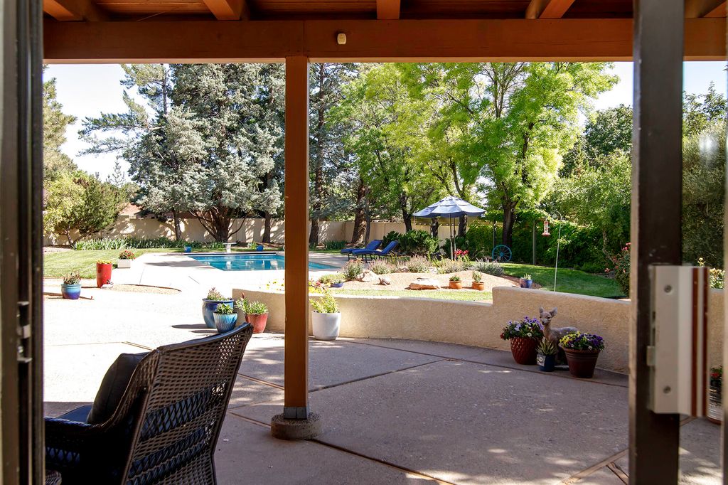 Image 28 of property listing at 5601 Planeta Court NE, Albuquerque, NM 87111