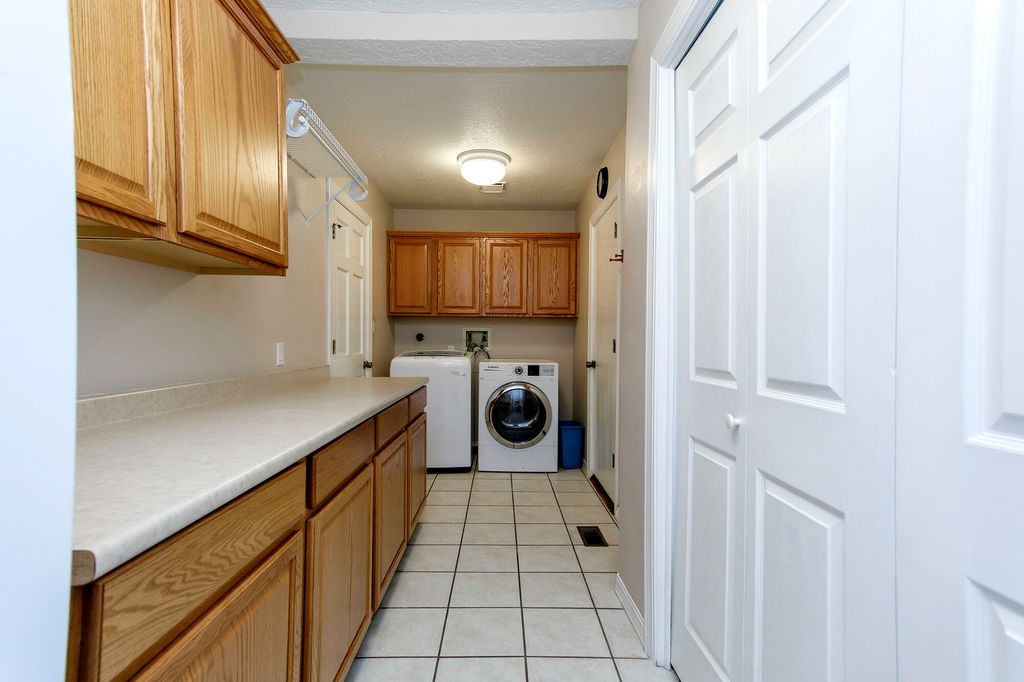 Image 47 of property listing at 5601 Planeta Court NE, Albuquerque, NM 87111