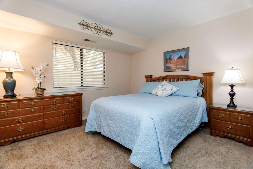 Image 50 of property listing at 5601 Planeta Court NE, Albuquerque, NM 87111