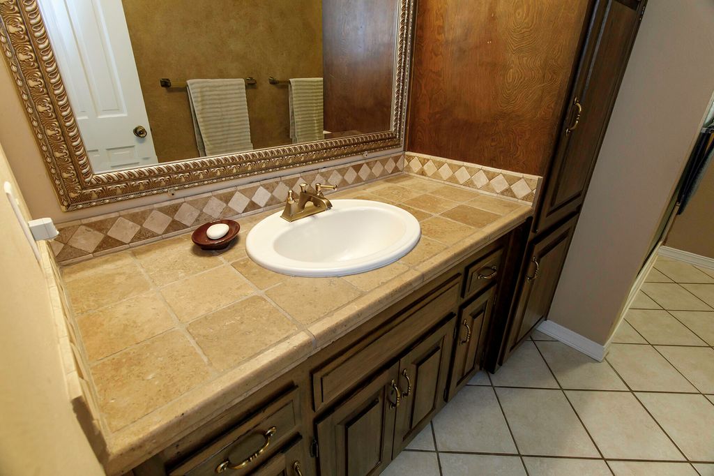 Image 53 of property listing at 5601 Planeta Court NE, Albuquerque, NM 87111