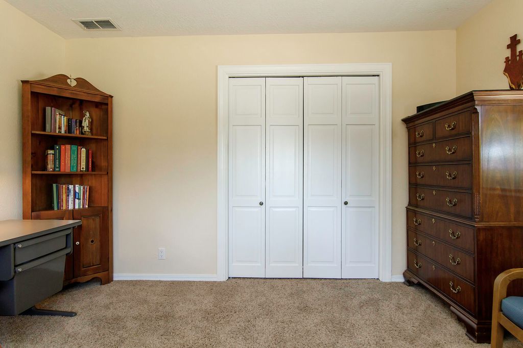 Image 55 of property listing at 5601 Planeta Court NE, Albuquerque, NM 87111