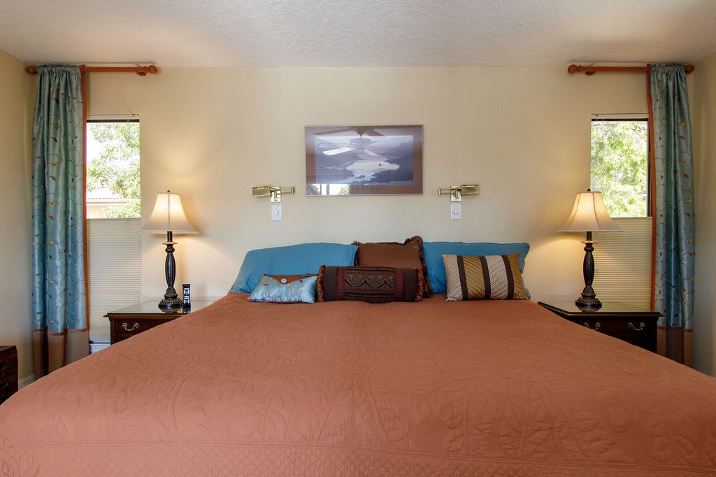 Image 59 of property listing at 5601 Planeta Court NE, Albuquerque, NM 87111