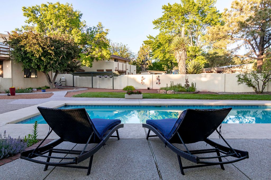 Image 6 of property listing at 5601 Planeta Court NE, Albuquerque, NM 87111