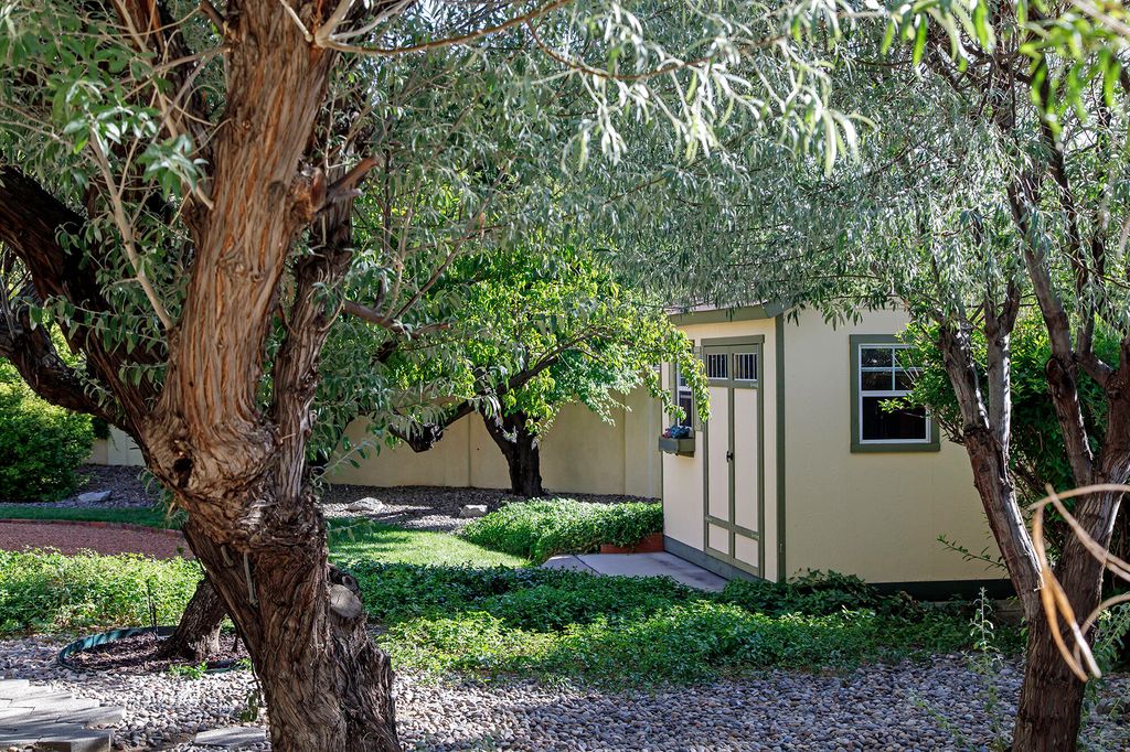 Image 68 of property listing at 5601 Planeta Court NE, Albuquerque, NM 87111
