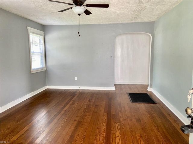 8024 W Glen RD, Norfolk, VA 23505