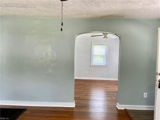 8024 W Glen RD, Norfolk, VA 23505