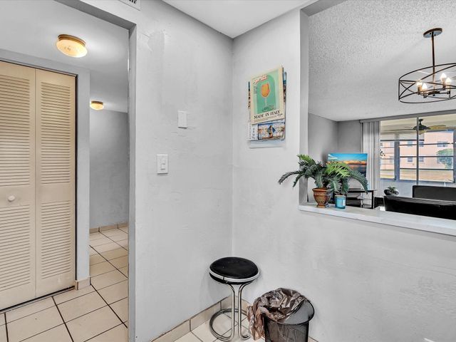 9041 Sunrise Lakes Boulevard 113, Sunrise, FL 33322