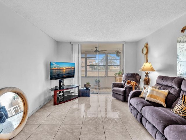 9041 Sunrise Lakes Boulevard 113, Sunrise, FL 33322