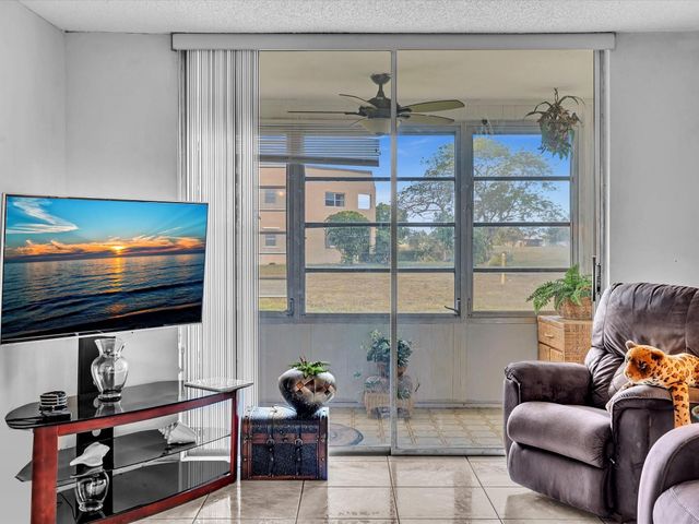 9041 Sunrise Lakes Boulevard 113, Sunrise, FL 33322