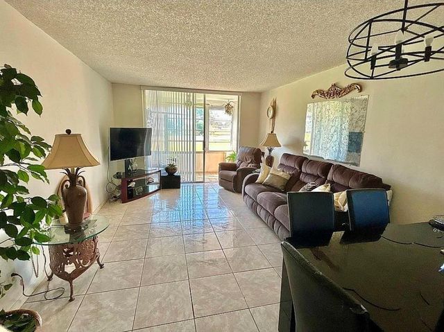 9041 Sunrise Lakes Blvd 113, Sunrise, FL 33322