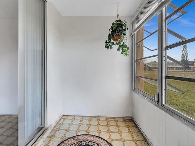 9041 Sunrise Lakes Boulevard 113, Sunrise, FL 33322