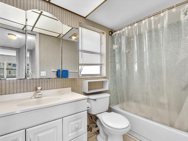 9041 Sunrise Lakes Boulevard 113, Sunrise, FL 33322