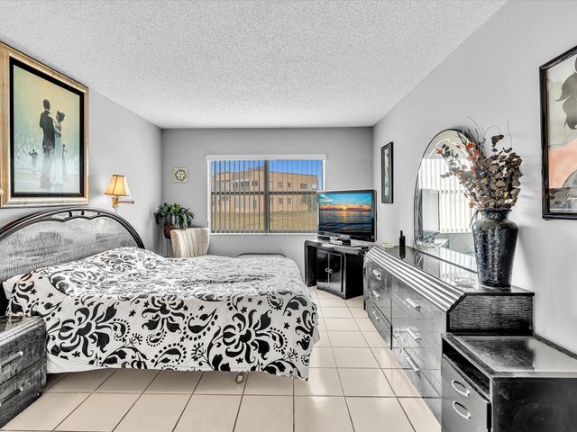 9041 Sunrise Lakes Boulevard 113, Sunrise, FL 33322